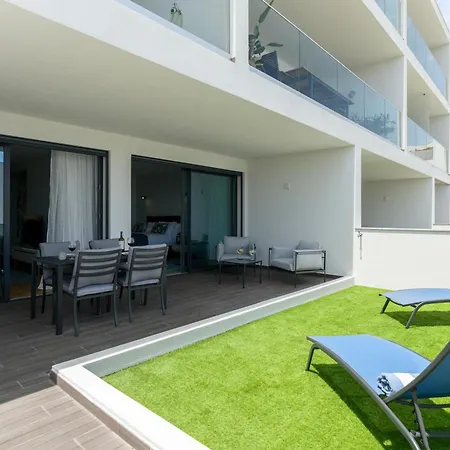 Ocean Front With Pool In Appartement *