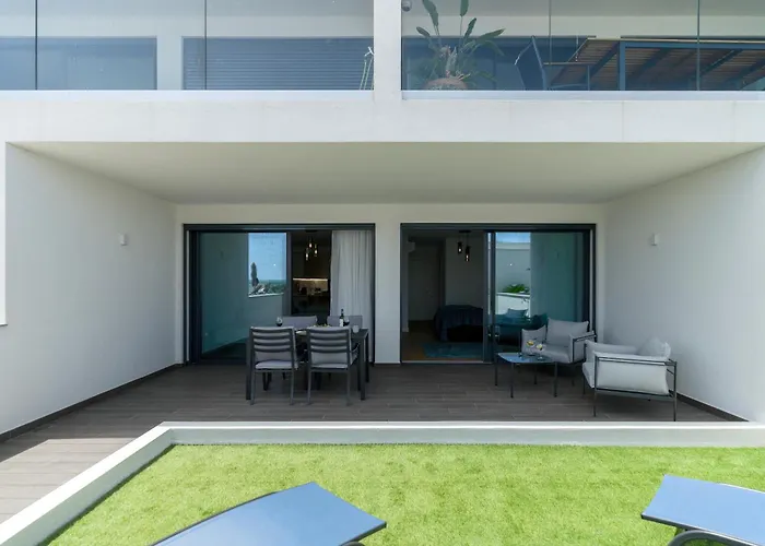 アパート Ocean Front With Pool In *