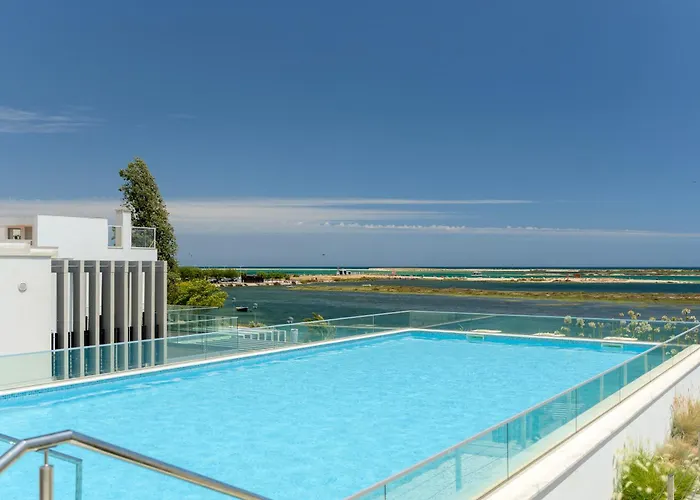 アパート Ocean Front With Pool In