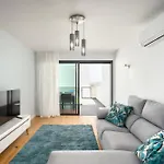 Ocean Front With Pool In Appartement *